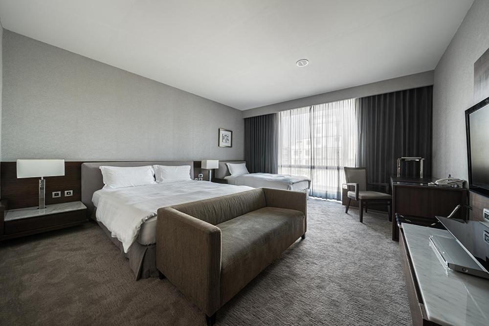Taipung Suites Тайнань Екстер'єр фото