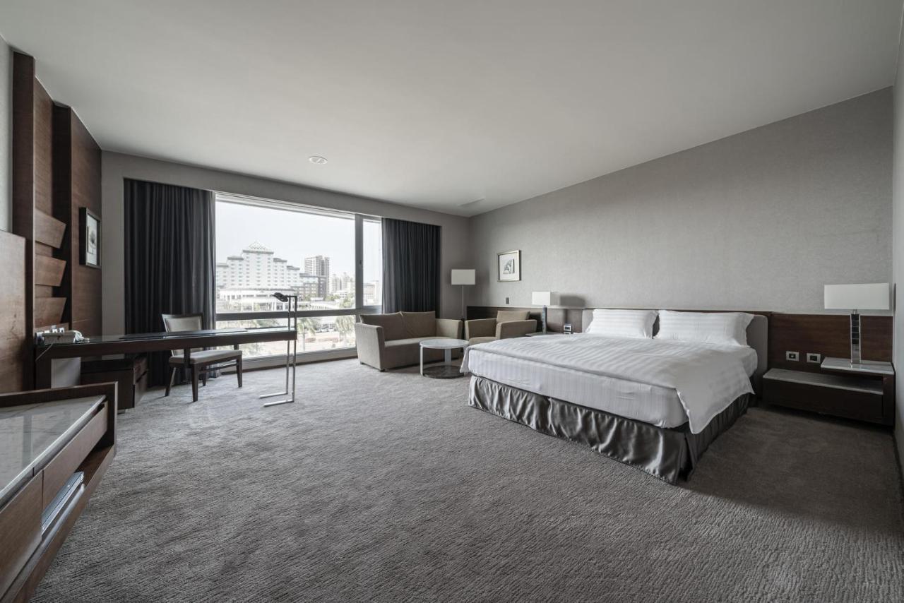 Taipung Suites Тайнань Екстер'єр фото