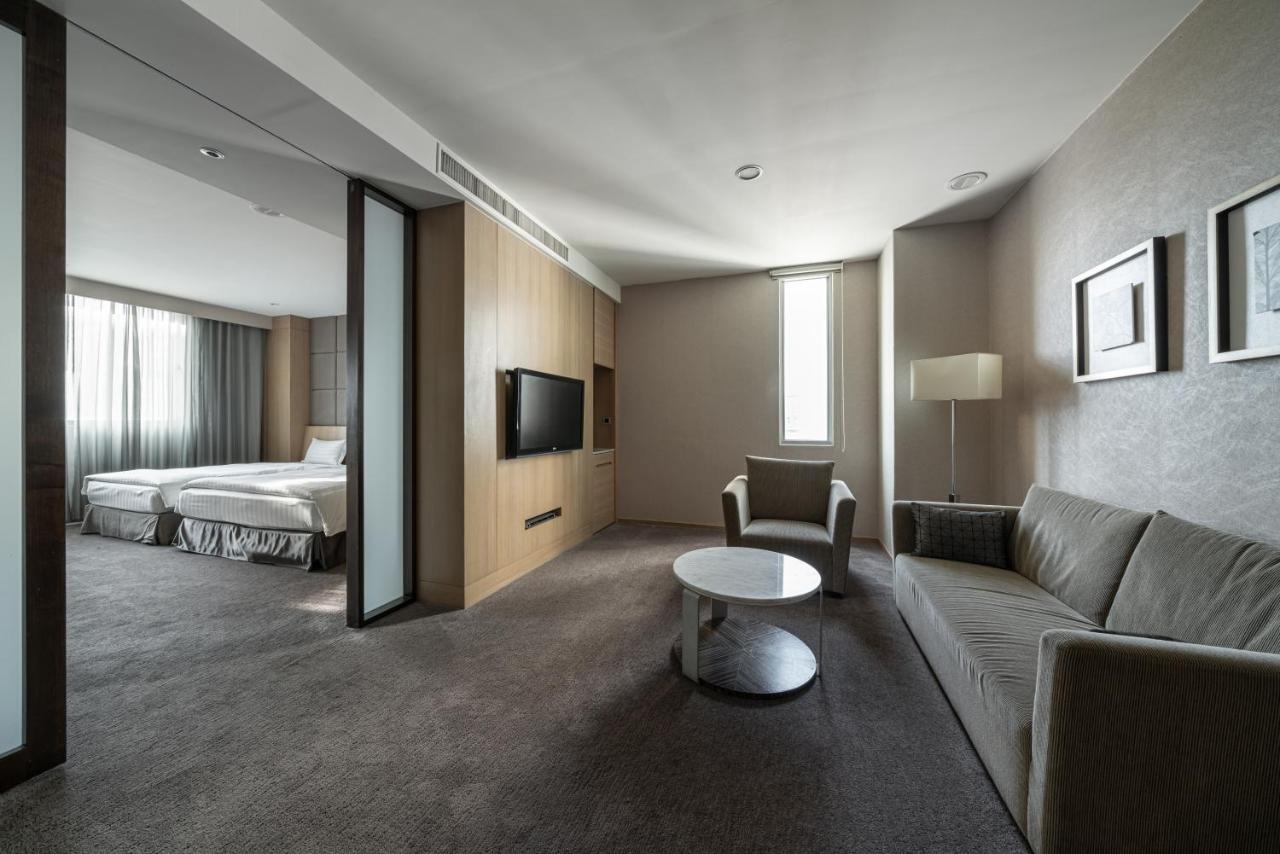 Taipung Suites Тайнань Екстер'єр фото