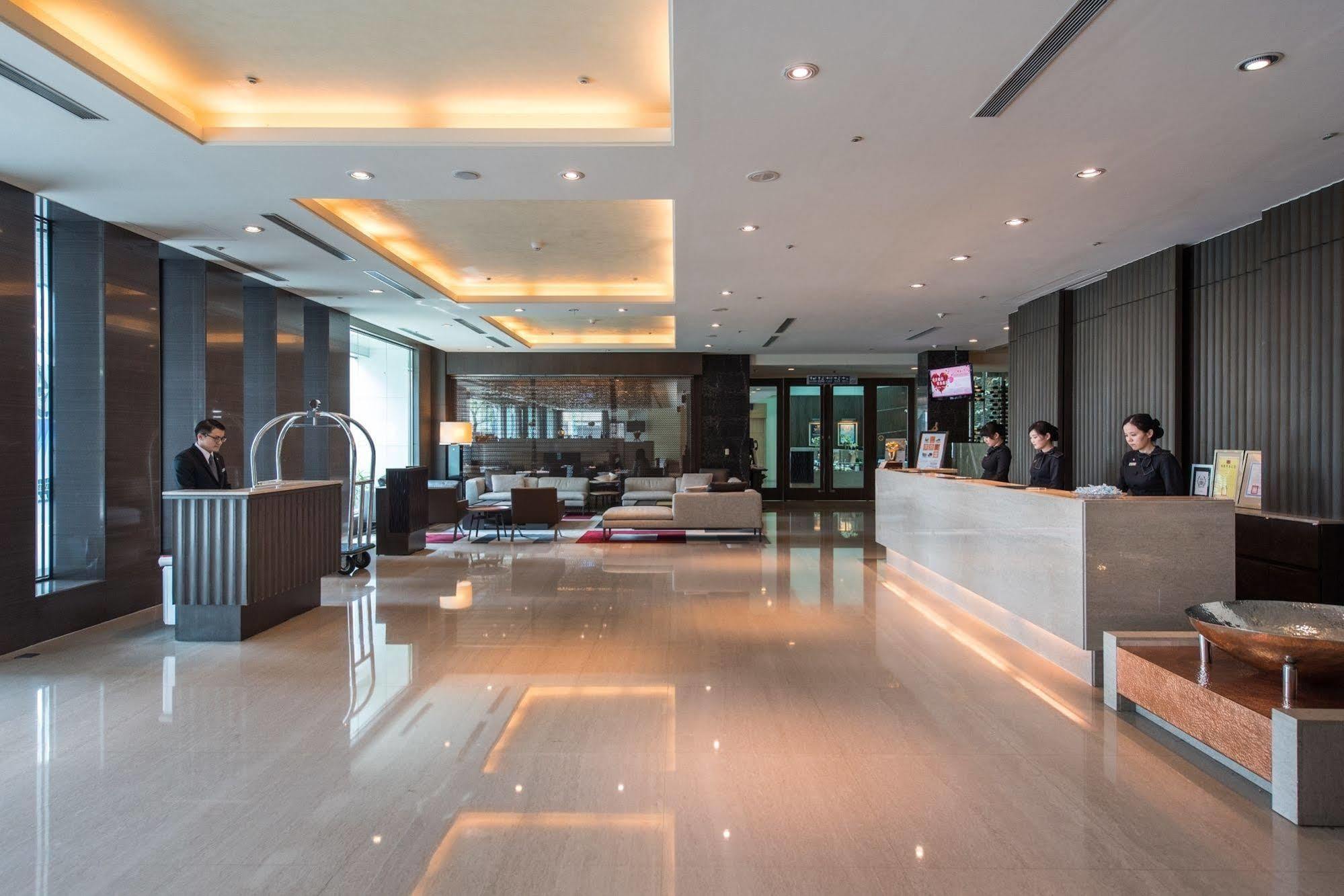 Taipung Suites Тайнань Екстер'єр фото